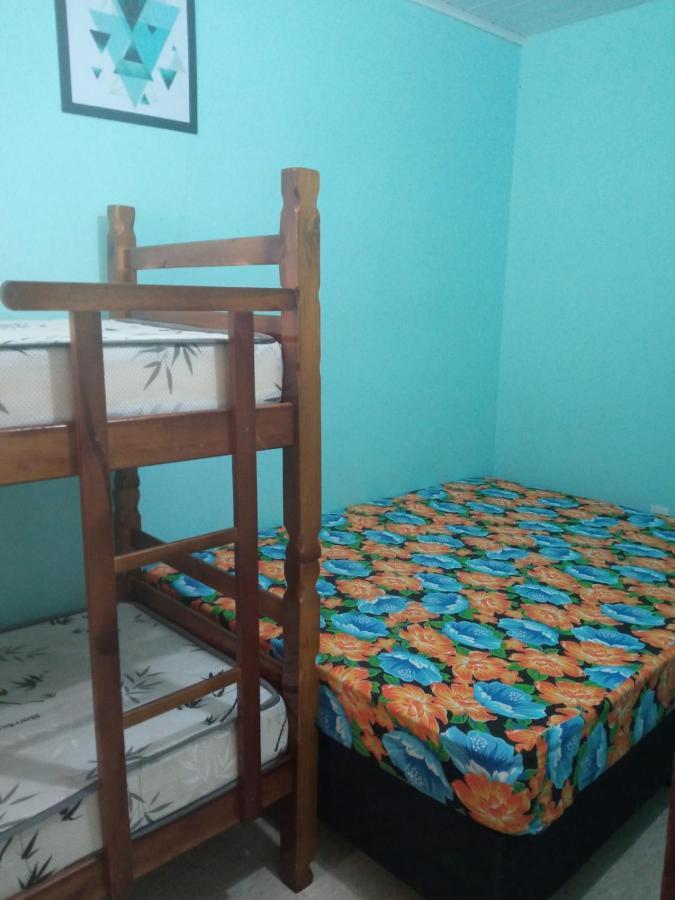 Chacara Bella Vida Com Piscina Churrasqueira Salao De Festas Fogao A Lenha Quadra Aracariguama Exterior foto